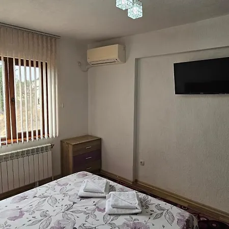 д и в 1 - D & V 1 Apartment *