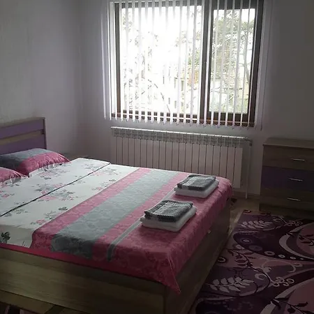 д и в 1 - D & V 1 Apartment *