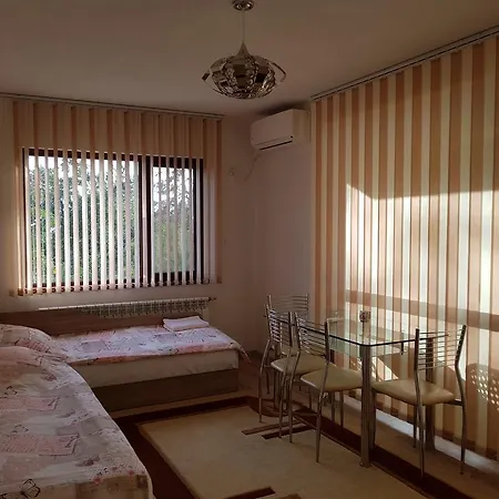 д и в 1 - D & V 1 Apartment